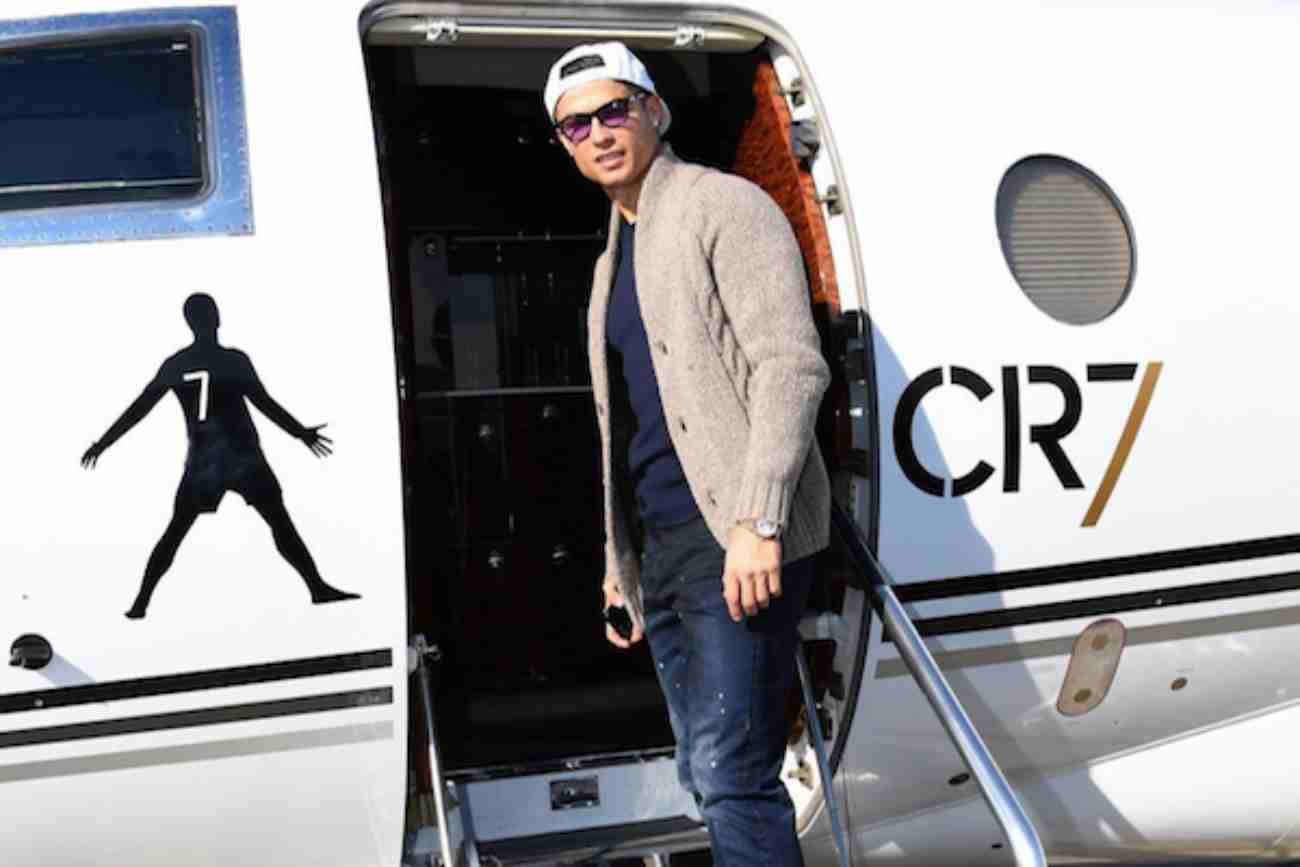 Cristiano-Ronaldo-vend-son-luxueux-jet-prive-personnalise-@-Sportune-20-mInutes