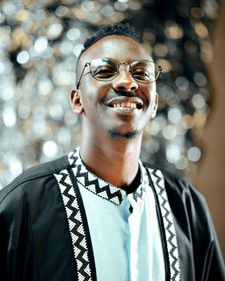 Jules Sentore yasobanuye uburyo yavutse nyina amaze amezi 4 muri Coma 9 jules_sentore_yifashishijwe_mu_ndirimbo_ya_ntazinda_charles_yo_kwibuka_ku_nshuro_ya_25-06e53