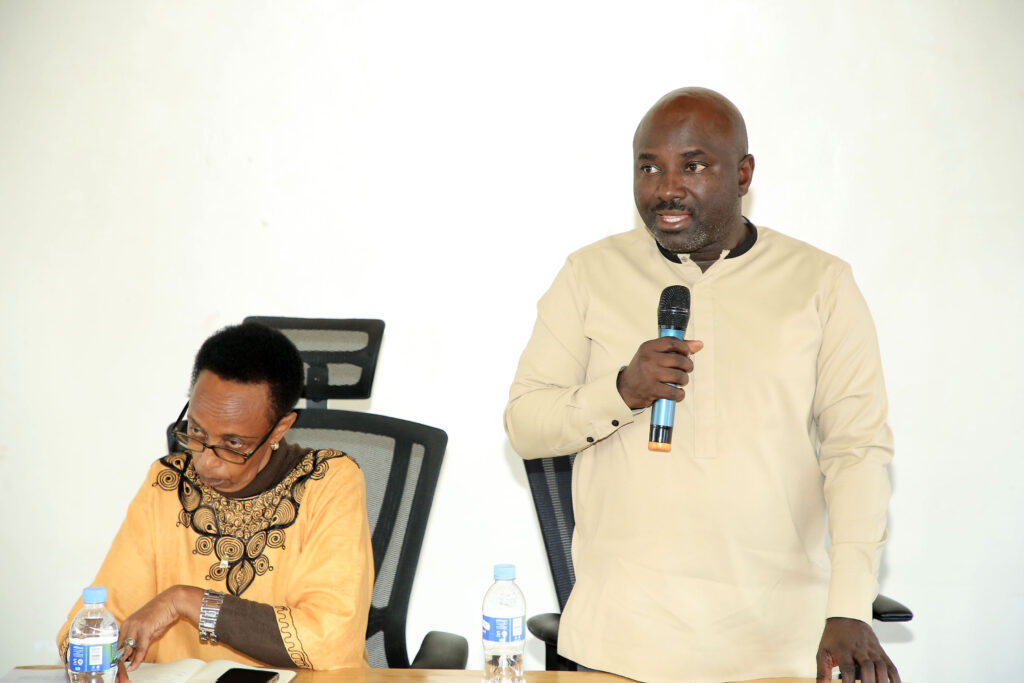 Intara y'Amajyaruguru igiye kwandikwa muri UNESCO nk’ahantu hateye amatsiko abatuye isi 2 Guverineri wAmajyaruguru Maurice Mugabowagahunde yakira Inama itegura kwandika iyo ntara muri UNESCO Geoparks