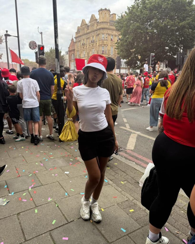 Umuhanzi Tiwa Savage wo muri Nigeria numunyamakuru Sheila Gashumba wo muri Uganda bari mu bita 1