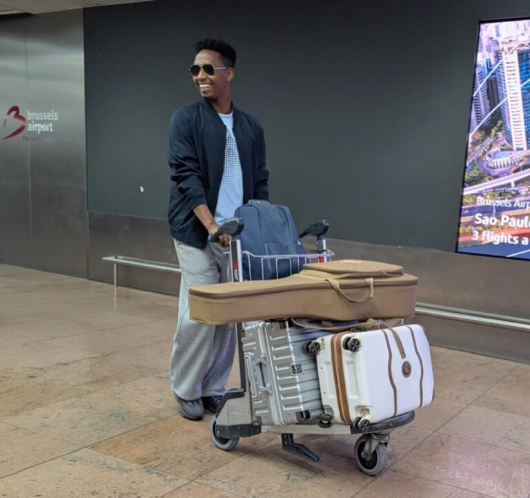 Israel Mbonyi ari kubarizwa mu Bubiligi 18 Umuramyi, Israel Mbonyi ari i Bruxelles mu Bubiligi, aho ategerejwe mu gitaramo kizabera ahitwa