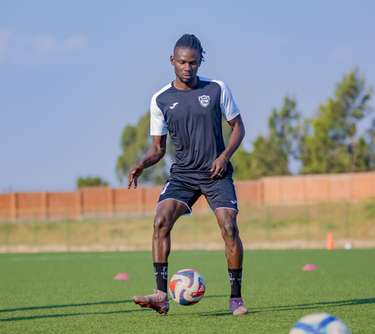 Myugariro wa APR FC Madou Zon yatangiye imyitozo (Amafoto) 6 1001795647