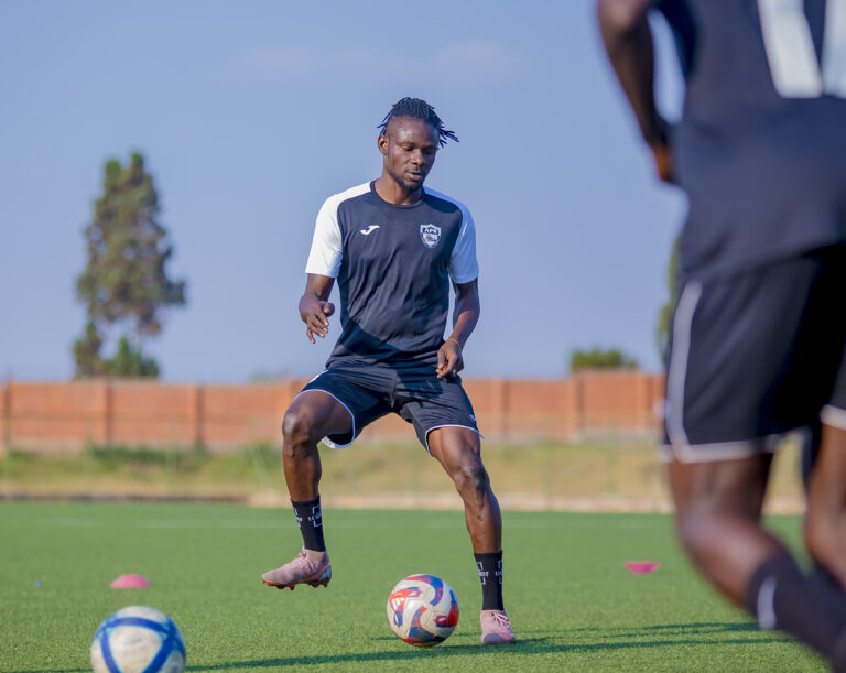 Myugariro wa APR FC Madou Zon yatangiye imyitozo (Amafoto) 5 1001795648