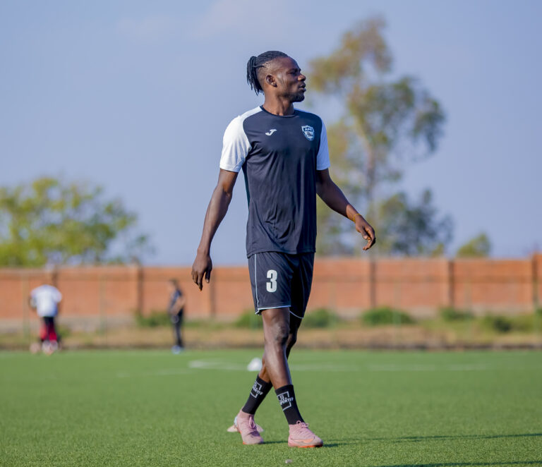Myugariro wa APR FC Madou Zon yatangiye imyitozo (Amafoto) 3 1001795649