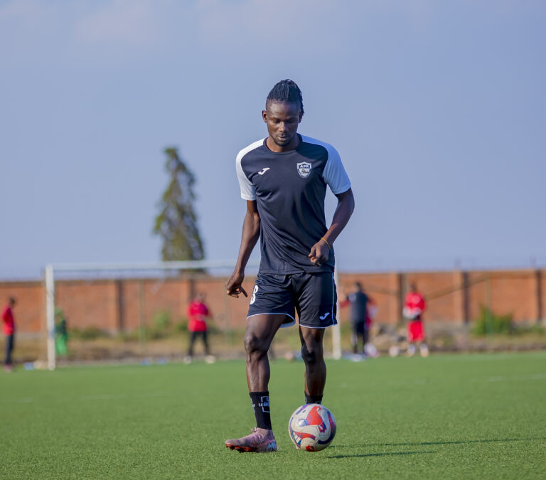 Myugariro wa APR FC Madou Zon yatangiye imyitozo (Amafoto) 2 1001795650
