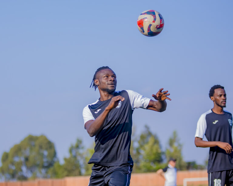 Myugariro wa APR FC Madou Zon yatangiye imyitozo (Amafoto) 10 1001795653