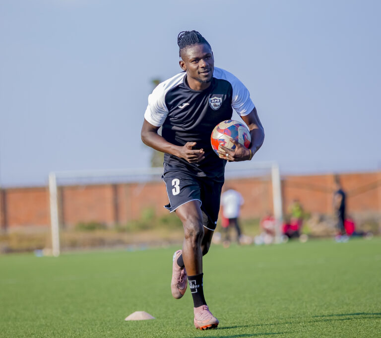 Myugariro wa APR FC Madou Zon yatangiye imyitozo (Amafoto) 7 1001795655