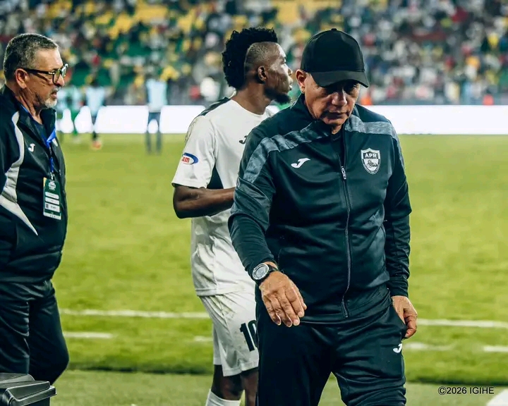 Umutoza wa APR FC Taleb yavuze ku bakinnyi 10 bagiye harimo Clement na Claude 3 1001806248